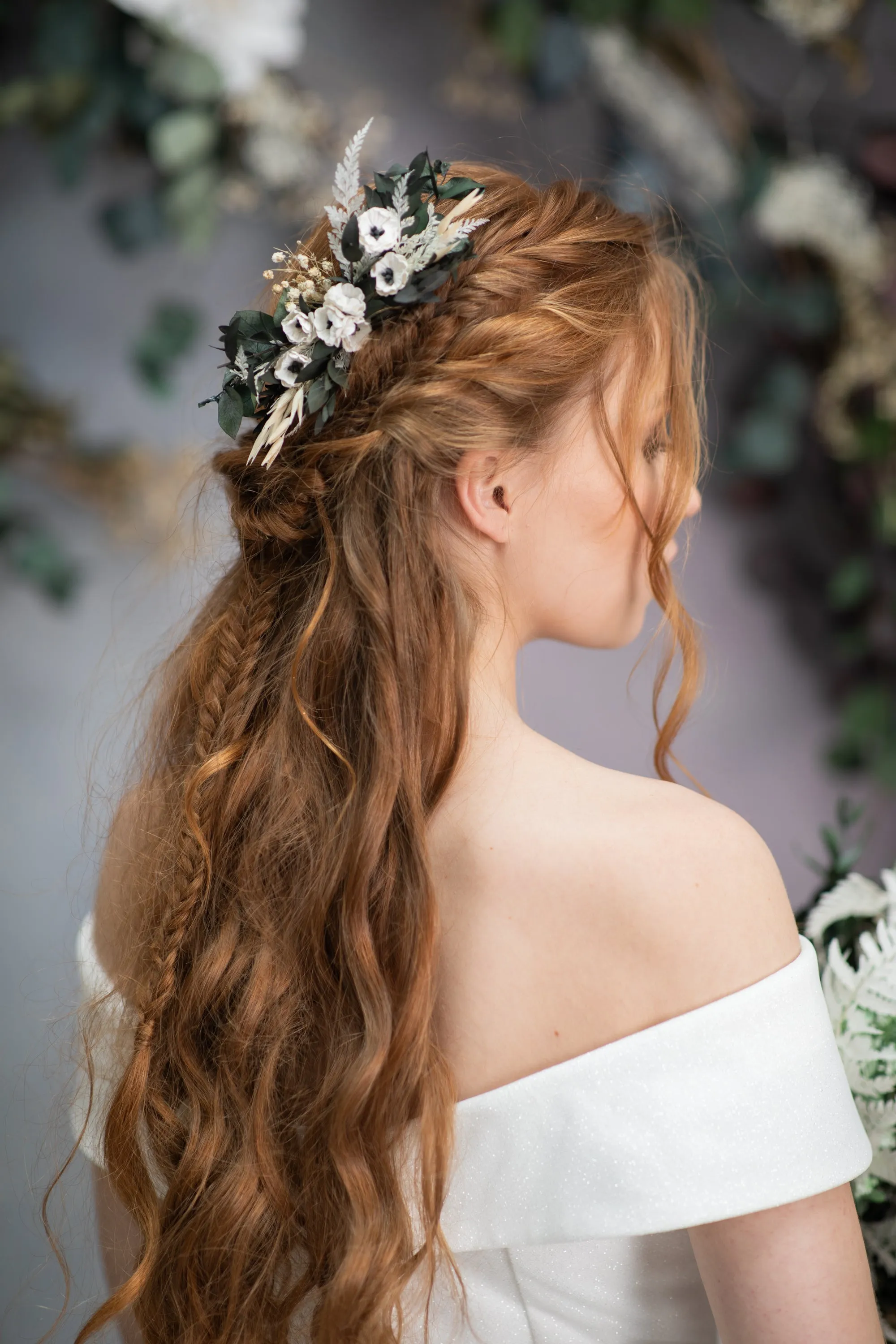 Anemone flower hair comb