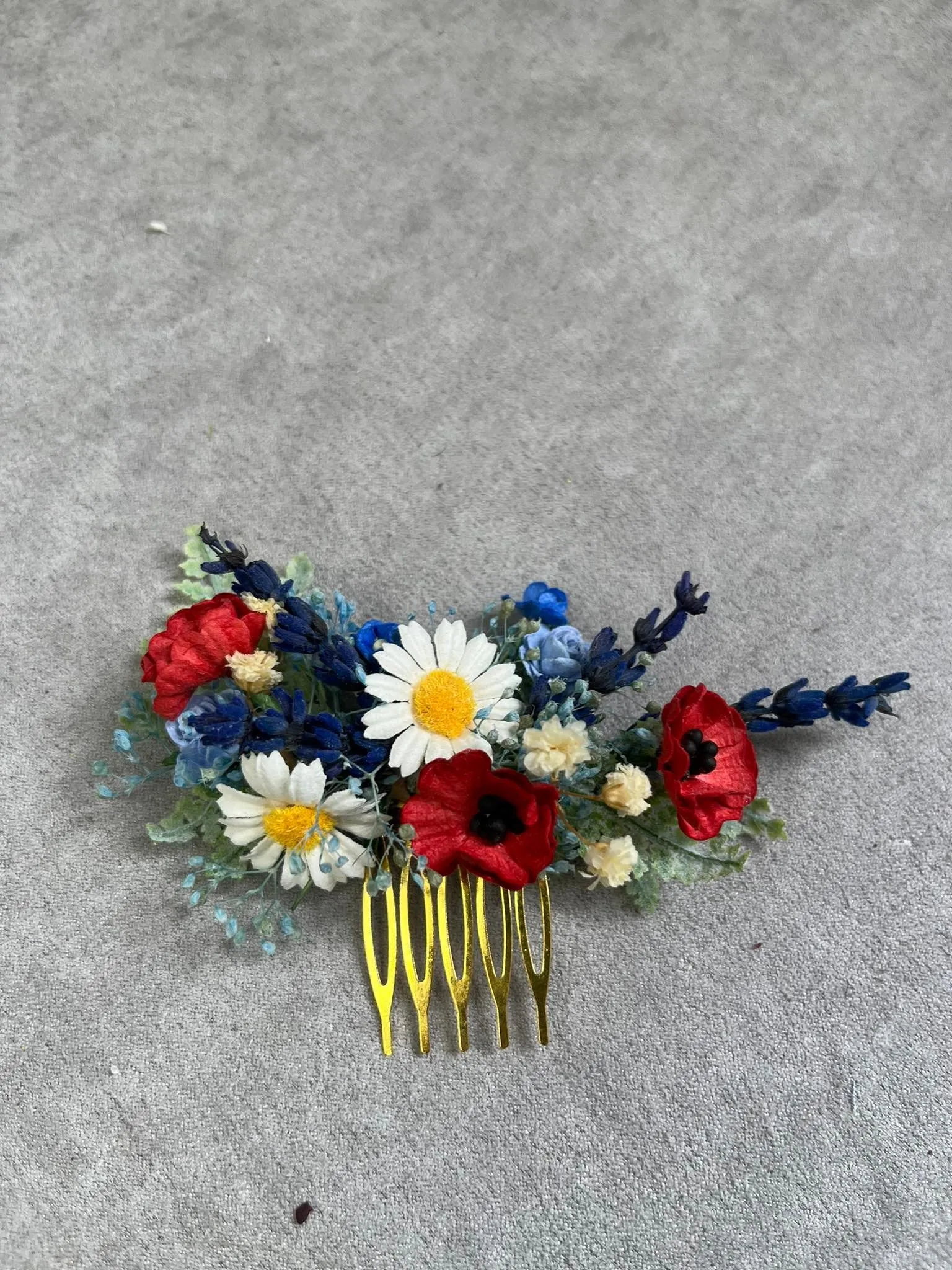 Meadow folk flower hair comb
