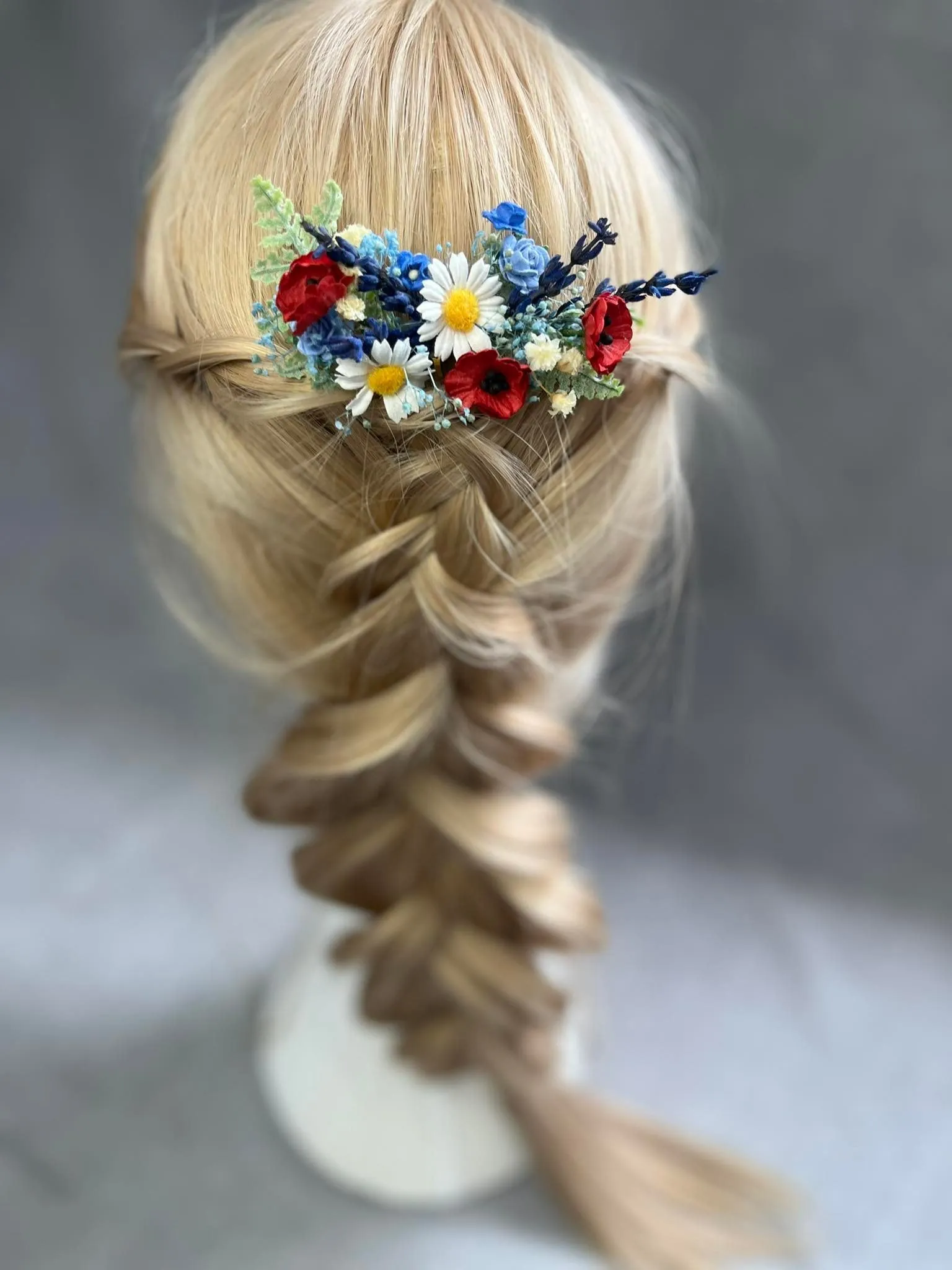 Meadow folk flower hair comb