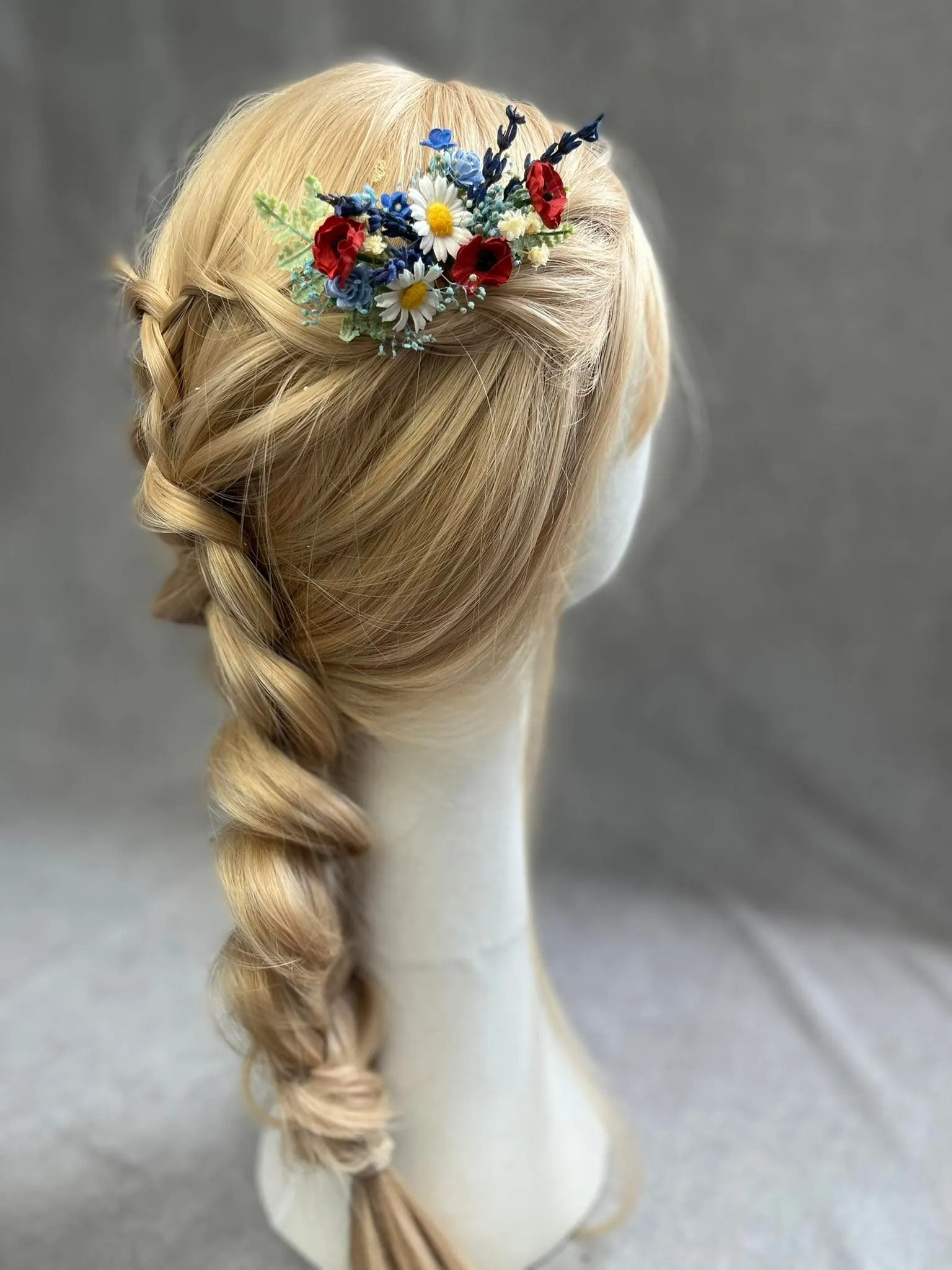 Meadow folk flower hair comb