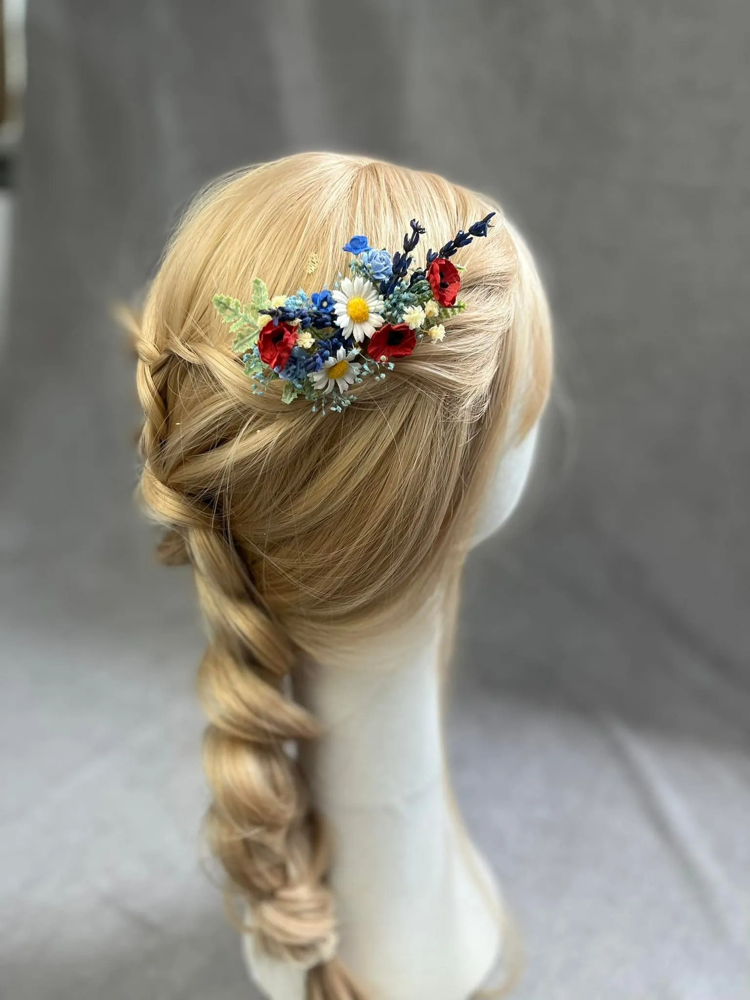 Meadow folk flower hair comb