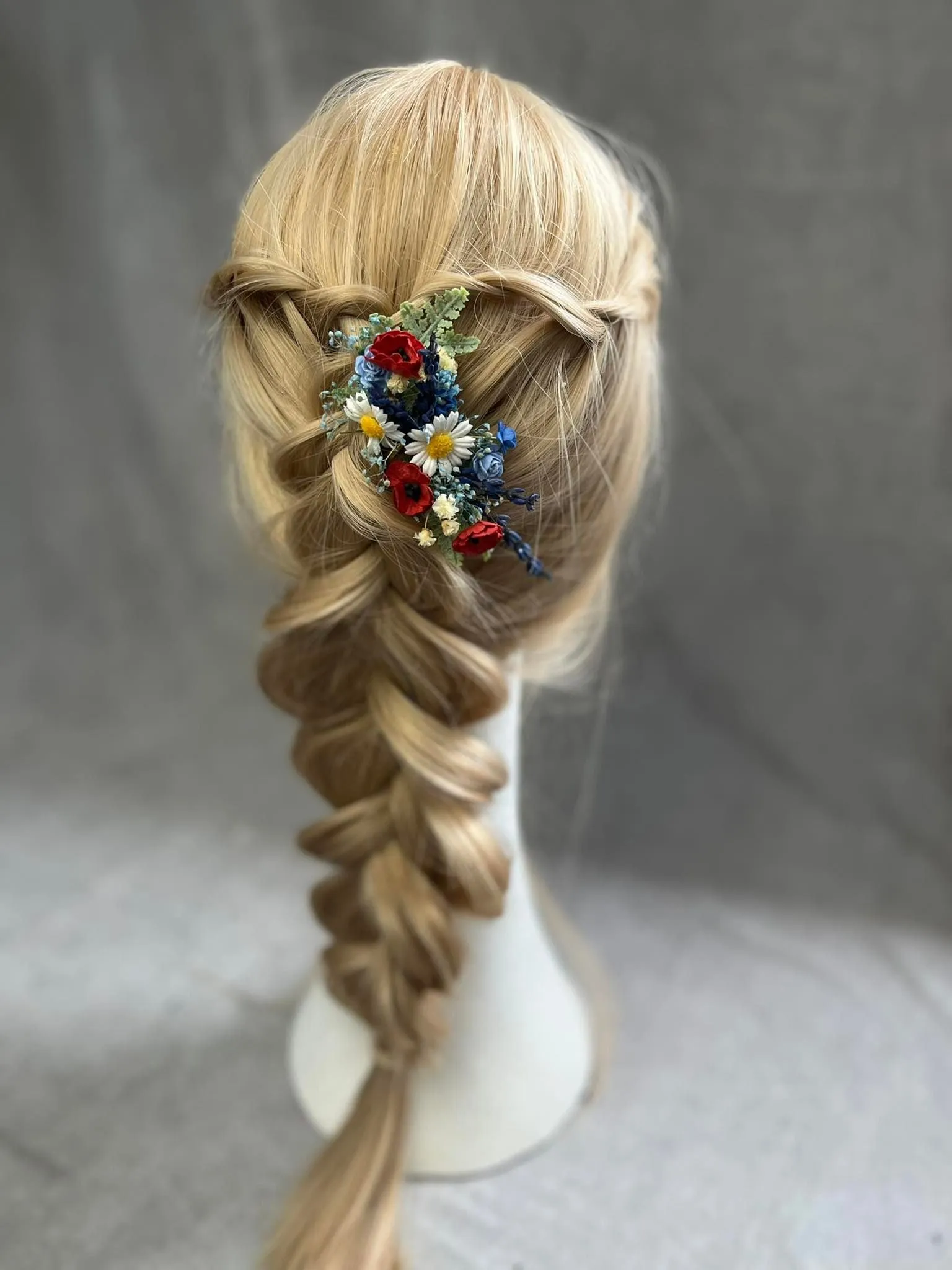 Meadow folk flower hair comb