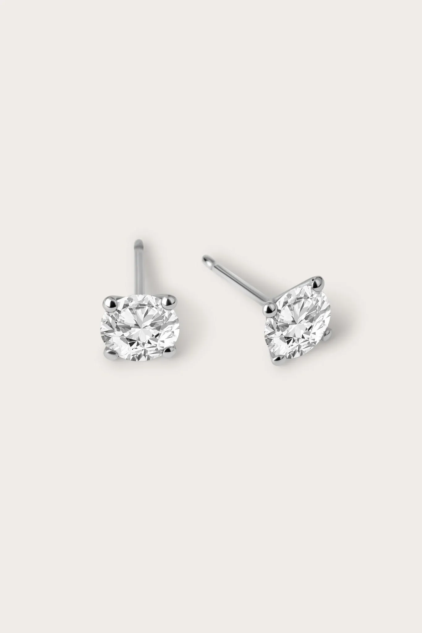 Round Studs Large (2tcw)